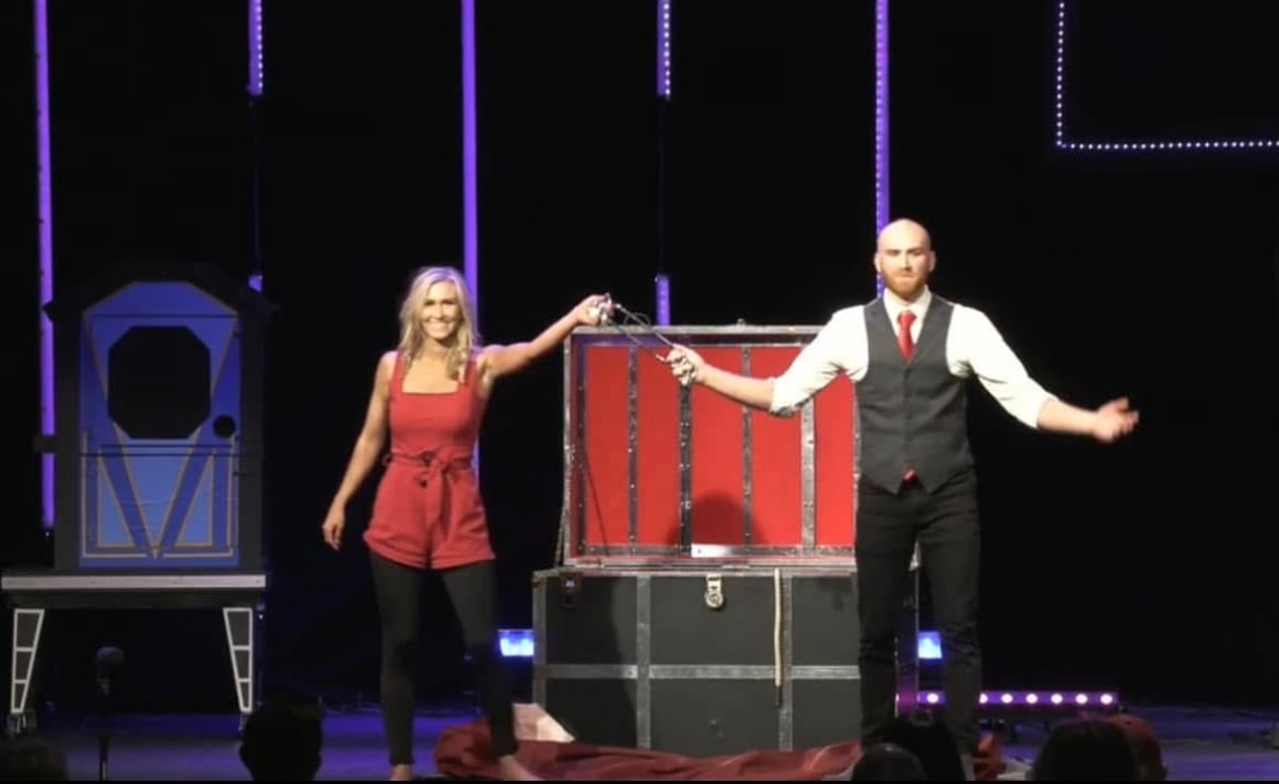 CORPORATE CHRISTMAS PARTY MAGIC